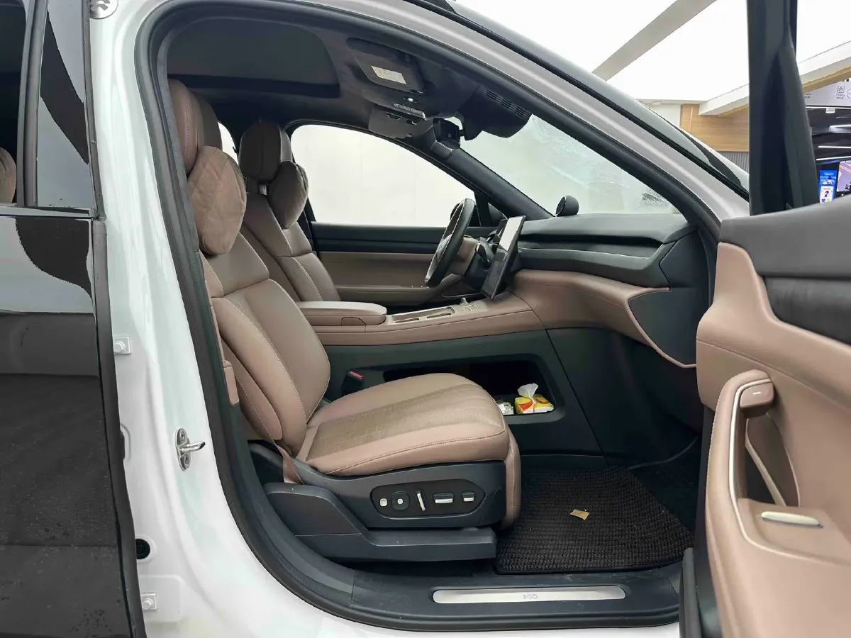 2024 Porsche Macan All-Electric BEV 100KWH,autocango,china used car exporter,china ev exporter,chinese used car exporter,chinese used ev exporter