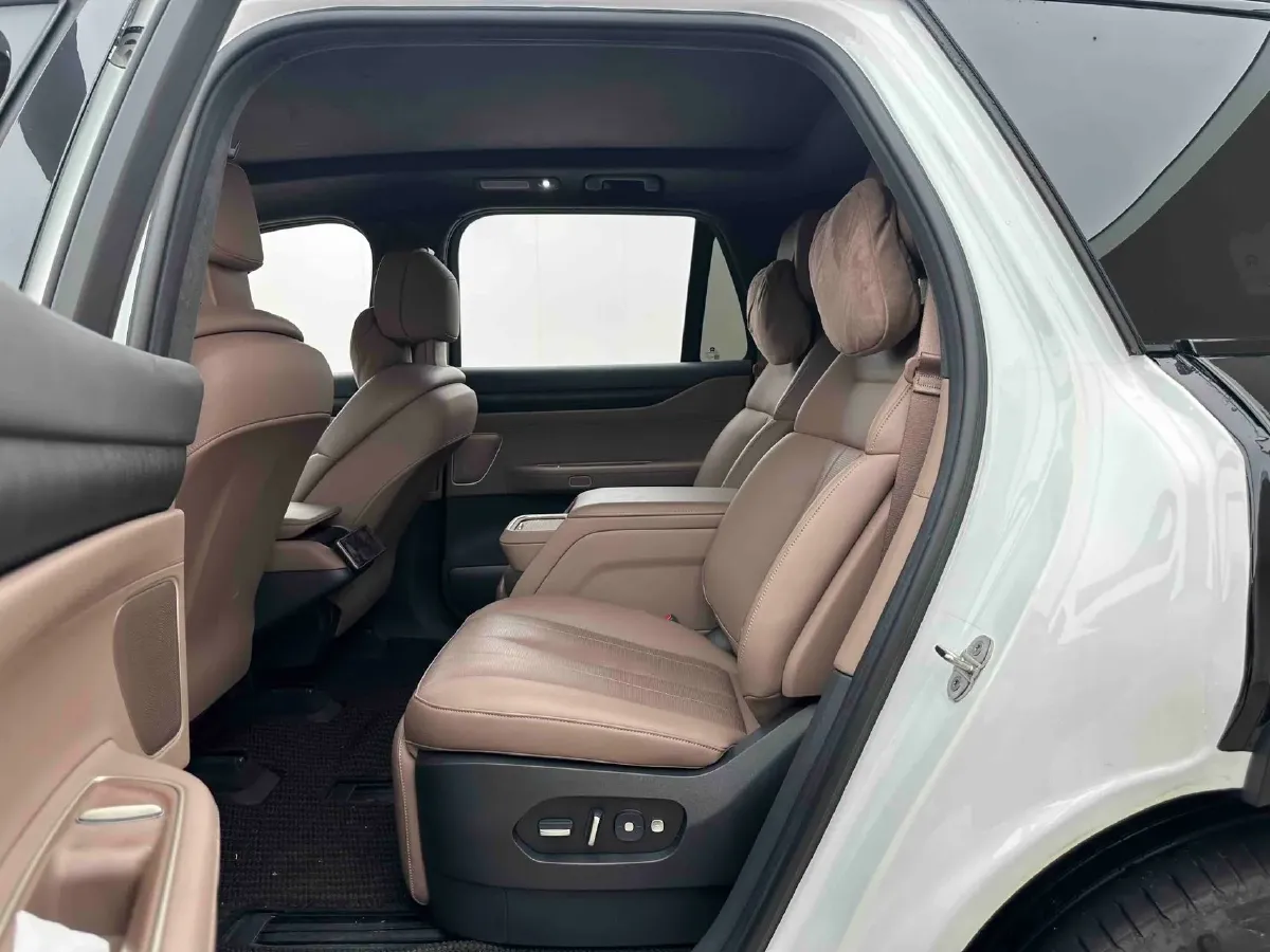 2024 Porsche Macan All-Electric BEV 100KWH,autocango,china used car exporter,china ev exporter,chinese used car exporter,chinese used ev exporter