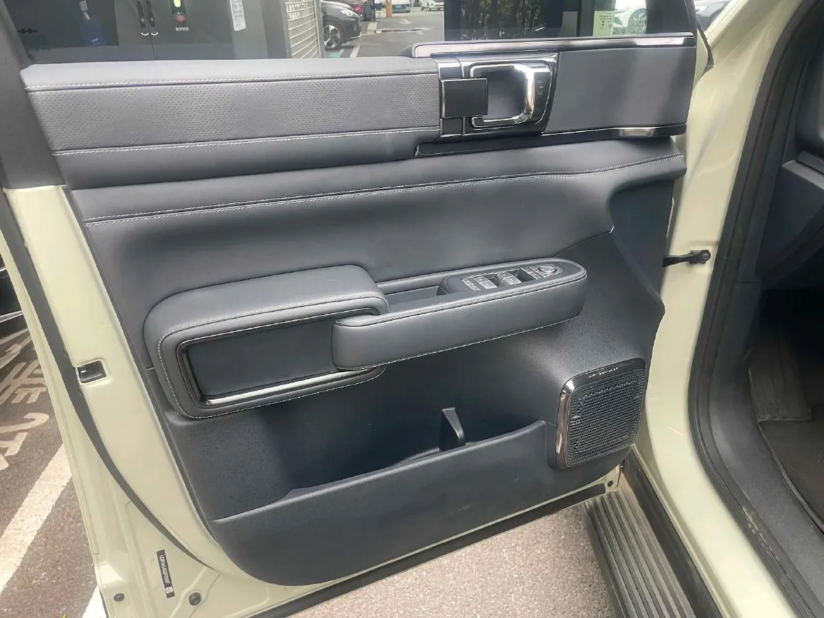 2025 FangChengBao Bao 5 1.5T 194HP L4 E-CVT PHEV 31.8KWH,autocango,china used car exporter,china ev exporter,chinese used car exporter,chinese used ev exporter