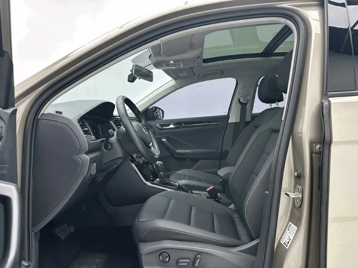2022 Volkswagen T-Roc 1.4T 150HP L4 7DCT,autocango,china used car exporter,china ev exporter,chinese used car exporter,chinese used ev exporter