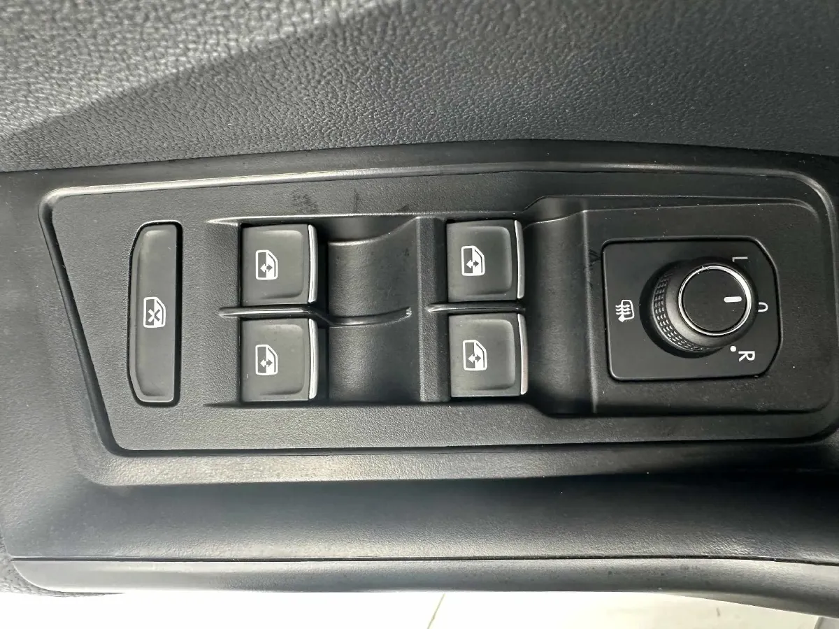 2022 Volkswagen T-Roc 1.4T 150HP L4 7DCT,autocango,china used car exporter,china ev exporter,chinese used car exporter,chinese used ev exporter