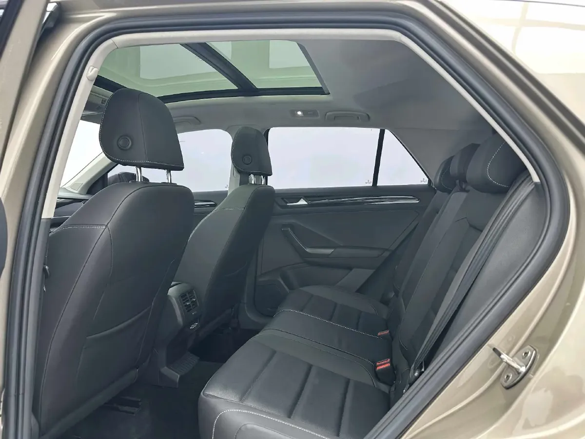2022 Volkswagen T-Roc 1.4T 150HP L4 7DCT,autocango,china used car exporter,china ev exporter,chinese used car exporter,chinese used ev exporter