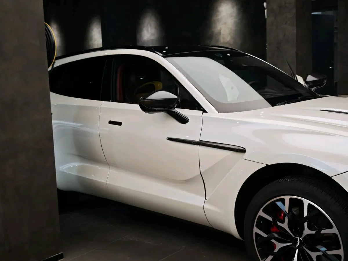 2021 Aston Martin DBX 4.0T 550HP V8 9AT,autocango,china used car exporter,china ev exporter,chinese used car exporter,chinese used ev exporter