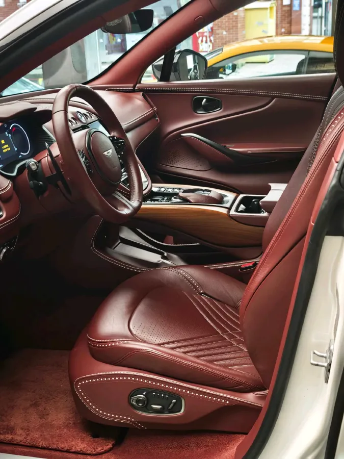 2021 Aston Martin DBX 4.0T 550HP V8 9AT,autocango,china used car exporter,china ev exporter,chinese used car exporter,chinese used ev exporter