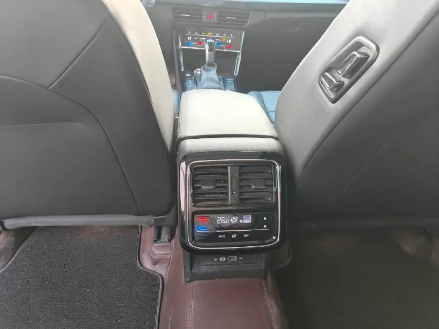 2025 Volkswagen Passat 2.0T 186HP L4 7DCT,autocango,china used car exporter,china ev exporter,chinese used car exporter,chinese used ev exporter