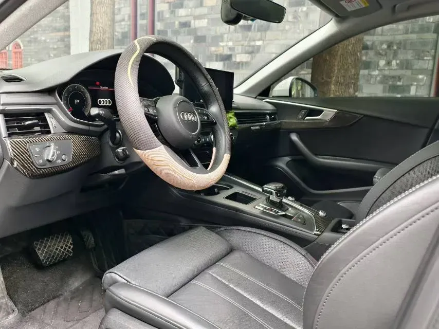 2023 Audi A4L 2.0T 190HP L4 7DCT,autocango,china used car exporter,china ev exporter,chinese used car exporter,chinese used ev exporter