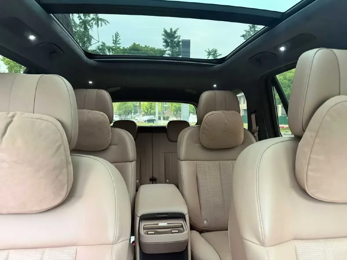 2024 Porsche Macan All-Electric BEV 100KWH,autocango,china used car exporter,china ev exporter,chinese used car exporter,chinese used ev exporter