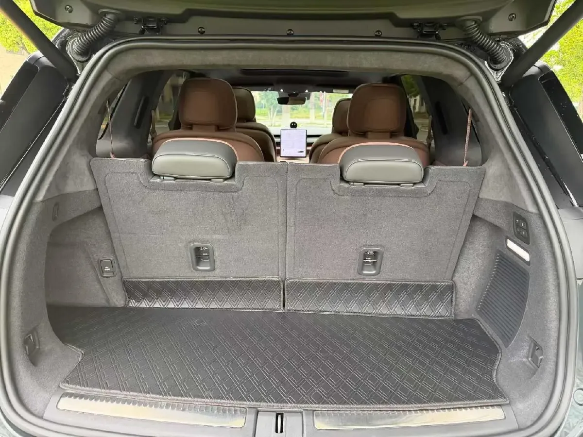 2024 Porsche Macan All-Electric BEV 100KWH,autocango,china used car exporter,china ev exporter,chinese used car exporter,chinese used ev exporter