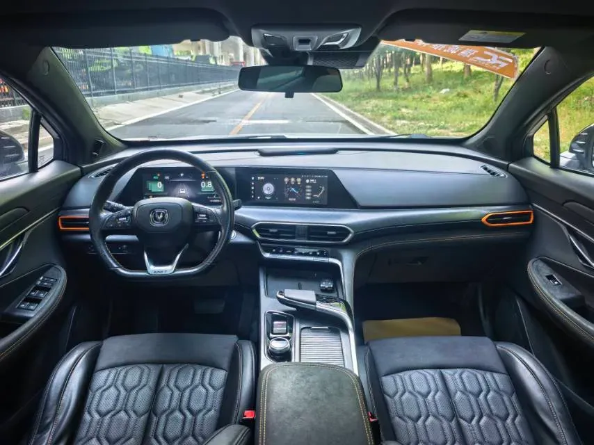 2022 ChangAn UNI-T 1.5T 188HP L4 7DCT,autocango,china used car exporter,china ev exporter,chinese used car exporter,chinese used ev exporter