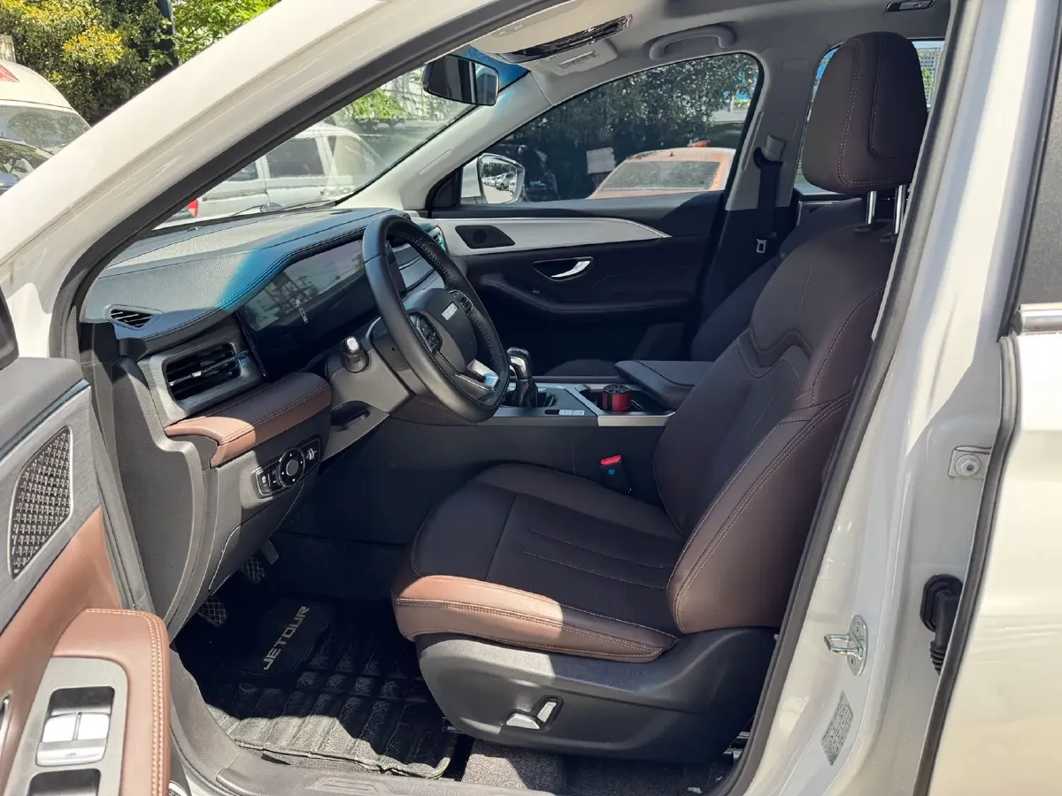 2022 Jetour X90 Plus 1.5T 156HP L4 6MT,autocango,china used car exporter,china ev exporter,chinese used car exporter,chinese used ev exporter