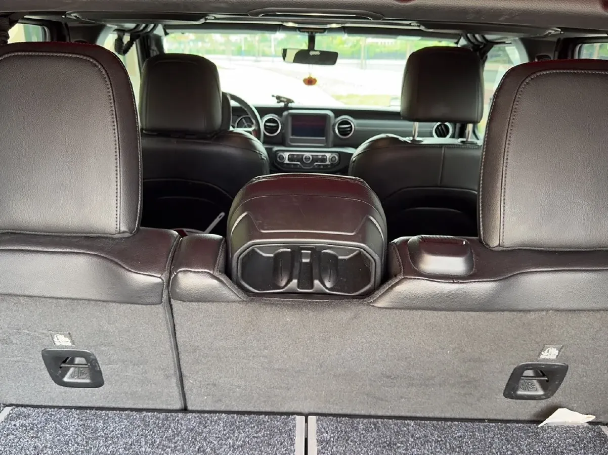 2021 Jeep Wrangler 2.0T 266HP L4 8AT,autocango,china used car exporter,china ev exporter,chinese used car exporter,chinese used ev exporter