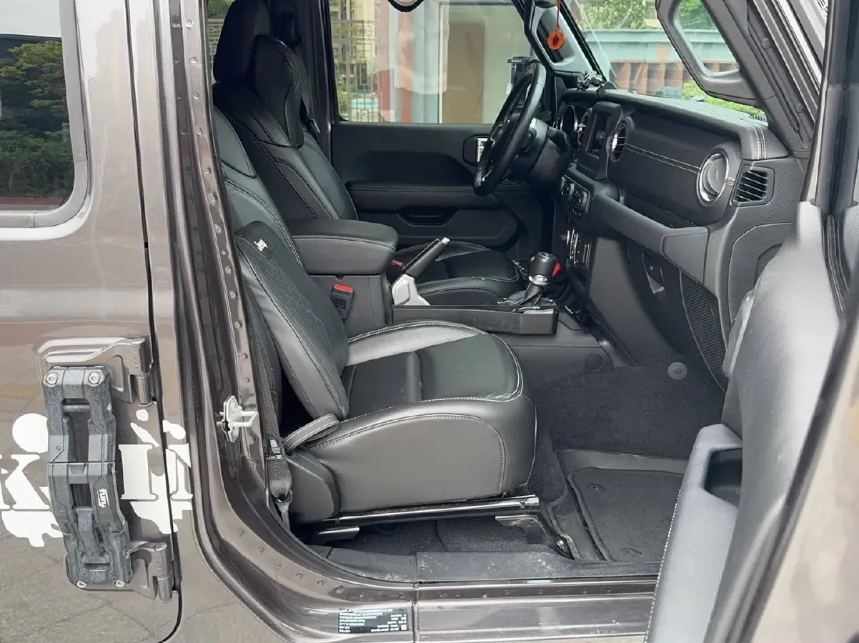 2021 Jeep Wrangler 2.0T 266HP L4 8AT,autocango,china used car exporter,china ev exporter,chinese used car exporter,chinese used ev exporter
