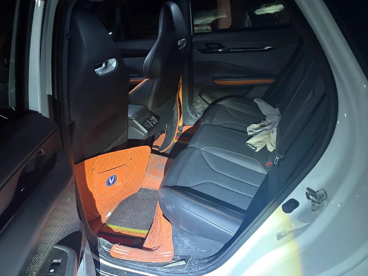 2024 ChangAn UNI-V 1.5T 188HP L4 7DCT,autocango,china used car exporter,china ev exporter,chinese used car exporter,chinese used ev exporter
