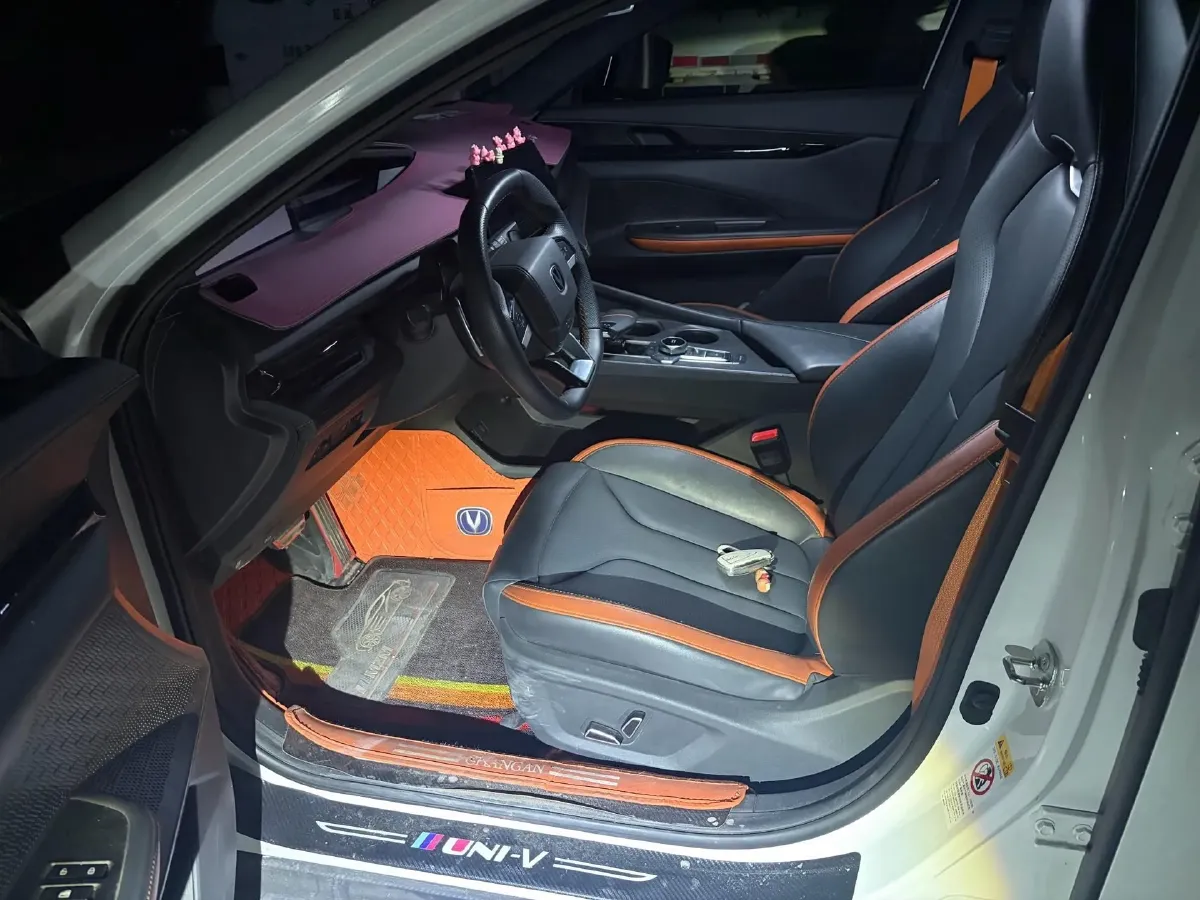 2024 ChangAn UNI-V 1.5T 188HP L4 7DCT,autocango,china used car exporter,china ev exporter,chinese used car exporter,chinese used ev exporter