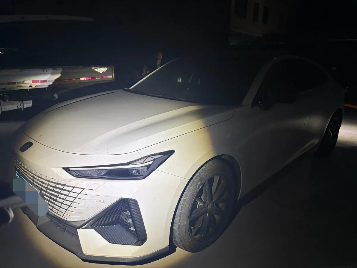 2024 ChangAn UNI-V 1.5T 188HP L4 7DCT,autocango,china used car exporter,china ev exporter,chinese used car exporter,chinese used ev exporter