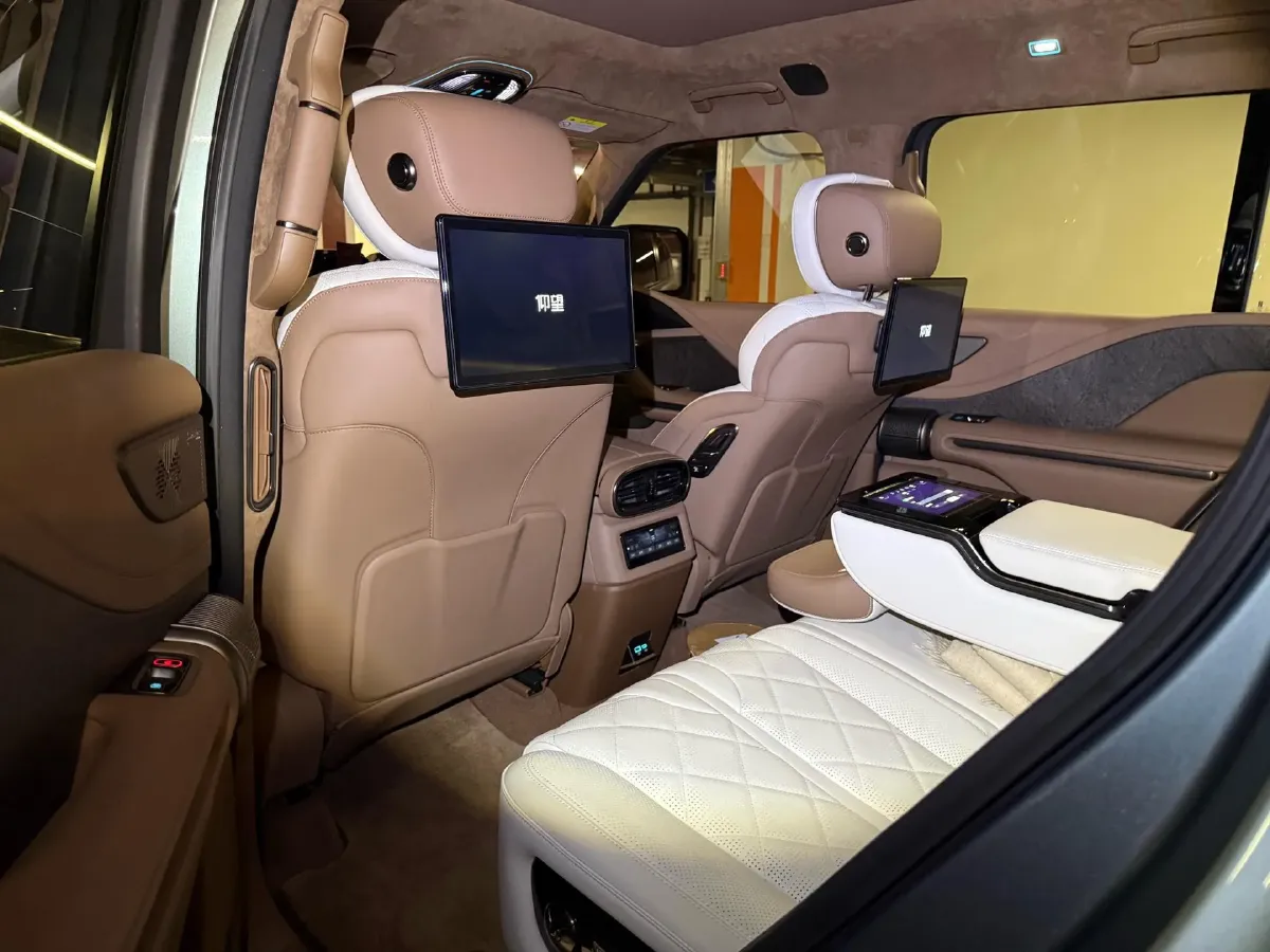 2023 YangWang U8 2.0T 272HP L4 REEV 49.05KWH,autocango,china used car exporter,china ev exporter,chinese used car exporter,chinese used ev exporter