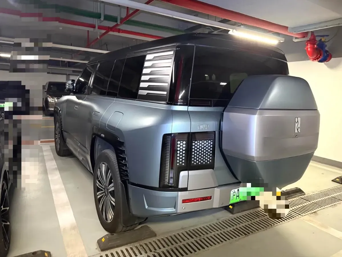 2023 YangWang U8 2.0T 272HP L4 REEV 49.05KWH,autocango,china used car exporter,china ev exporter,chinese used car exporter,chinese used ev exporter