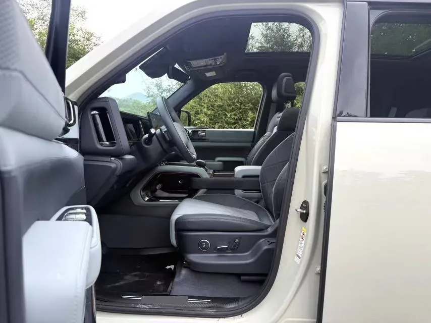 2025 FangChengBao Bao 5 1.5T 194HP L4 E-CVT PHEV 31.8KWH,autocango,china used car exporter,china ev exporter,chinese used car exporter,chinese used ev exporter