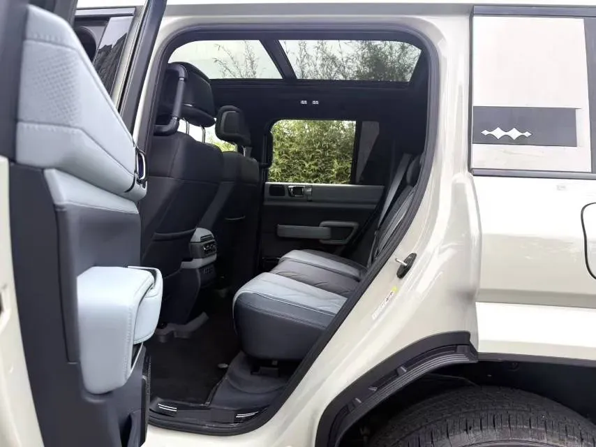 2025 FangChengBao Bao 5 1.5T 194HP L4 E-CVT PHEV 31.8KWH,autocango,china used car exporter,china ev exporter,chinese used car exporter,chinese used ev exporter
