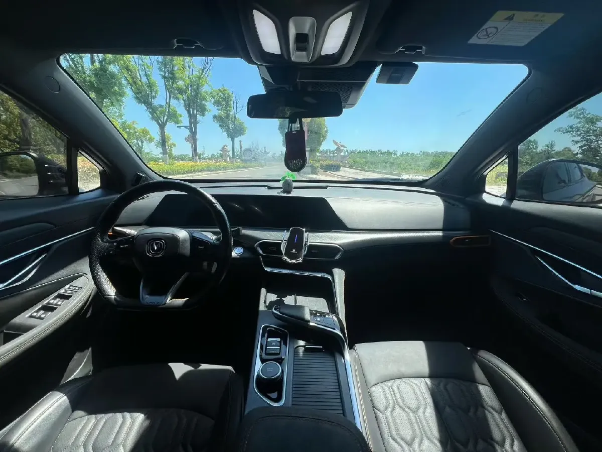 2022 ChangAn UNI-T 1.5T 188HP L4 7DCT,autocango,china used car exporter,china ev exporter,chinese used car exporter,chinese used ev exporter