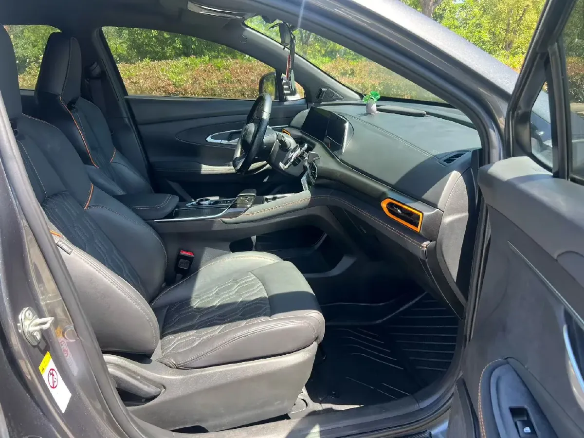 2022 ChangAn UNI-T 1.5T 188HP L4 7DCT,autocango,china used car exporter,china ev exporter,chinese used car exporter,chinese used ev exporter