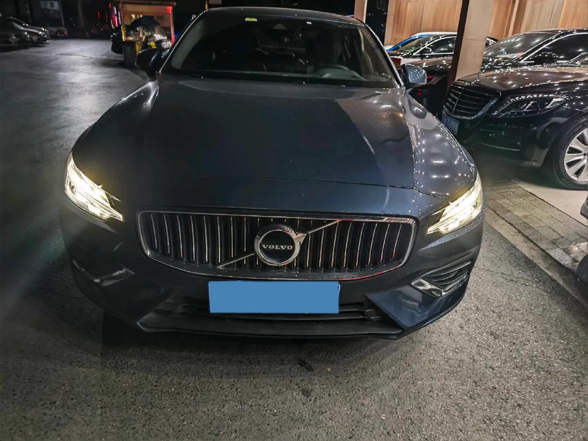 2022 Volvo S60 2.0T 197HP L4 8AT,autocango,china used car exporter,china ev exporter,chinese used car exporter,chinese used ev exporter
