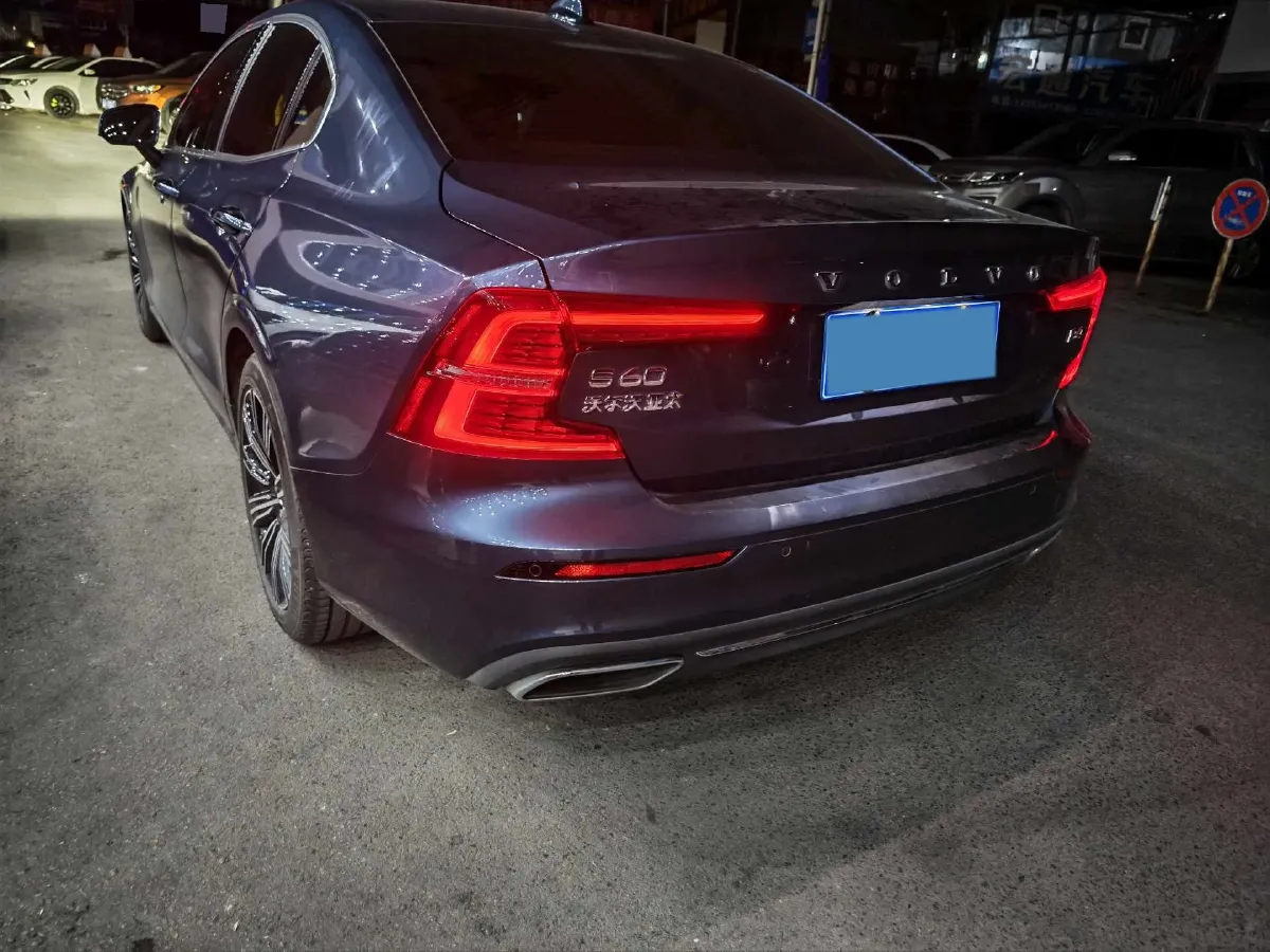 2022 Volvo S60 2.0T 197HP L4 8AT,autocango,china used car exporter,china ev exporter,chinese used car exporter,chinese used ev exporter