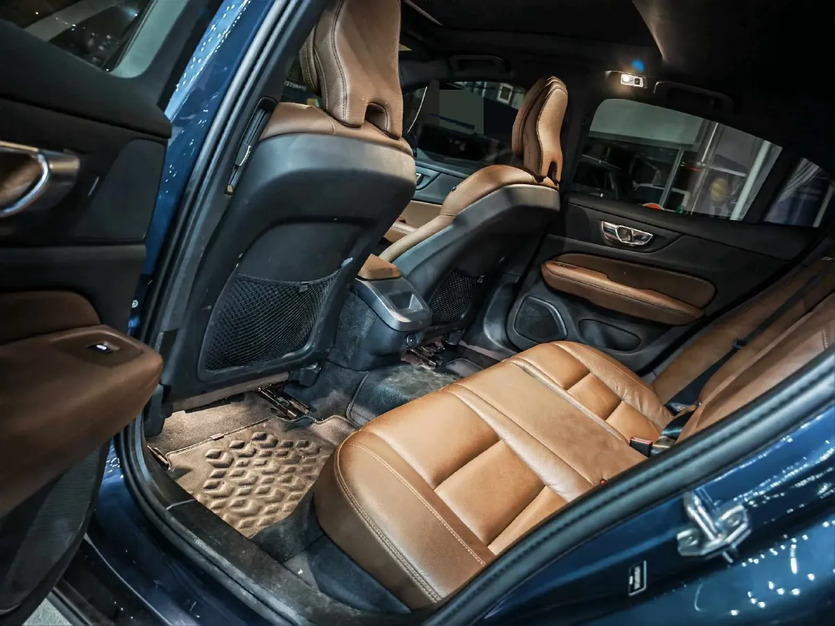 2022 Volvo S60 2.0T 197HP L4 8AT,autocango,china used car exporter,china ev exporter,chinese used car exporter,chinese used ev exporter