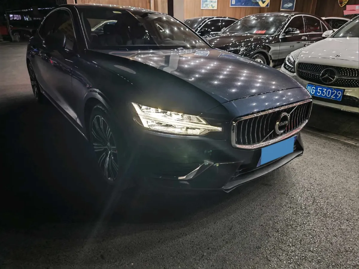 2022 Volvo S60 2.0T 197HP L4 8AT,autocango,china used car exporter,china ev exporter,chinese used car exporter,chinese used ev exporter