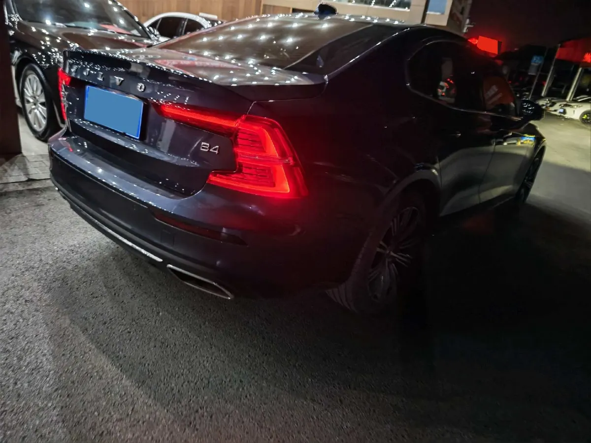2022 Volvo S60 2.0T 197HP L4 8AT,autocango,china used car exporter,china ev exporter,chinese used car exporter,chinese used ev exporter