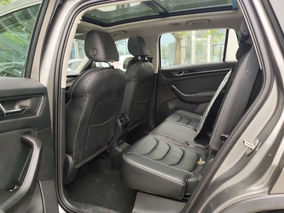 2019 Skoda Superb 2.0T 220HP L4 7DCT,autocango,china used car exporter,china ev exporter,chinese used car exporter,chinese used ev exporter