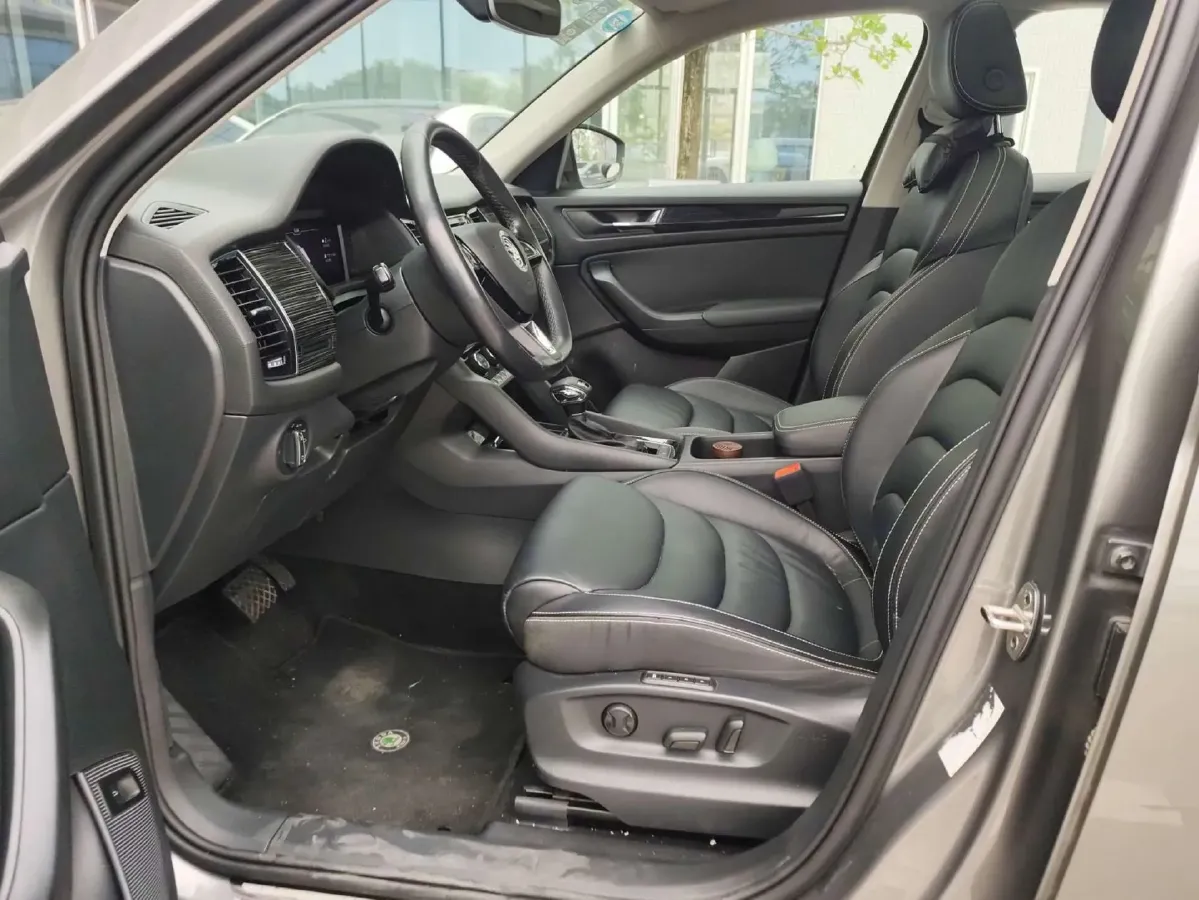 2019 Skoda Superb 2.0T 220HP L4 7DCT,autocango,china used car exporter,china ev exporter,chinese used car exporter,chinese used ev exporter
