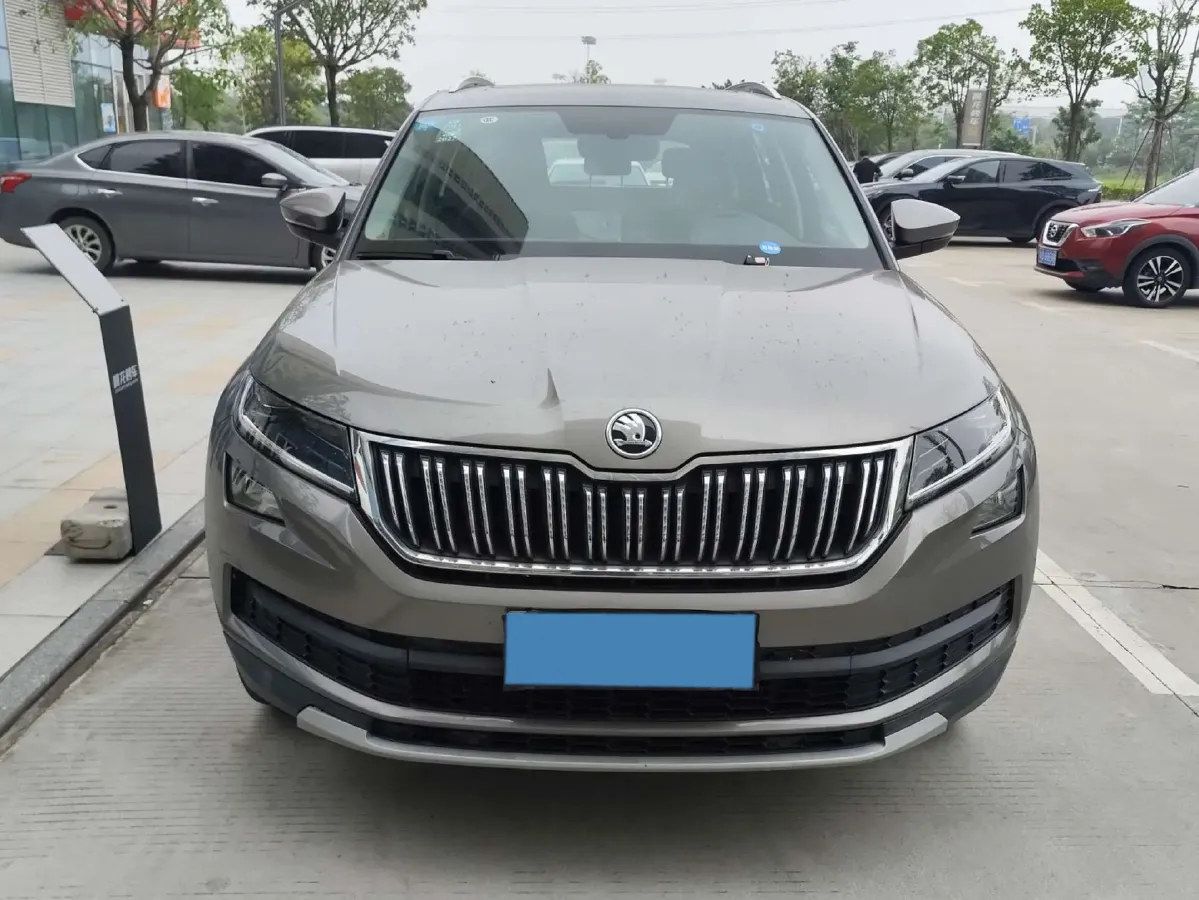 2019 Skoda Superb 2.0T 220HP L4 7DCT,autocango,china used car exporter,china ev exporter,chinese used car exporter,chinese used ev exporter