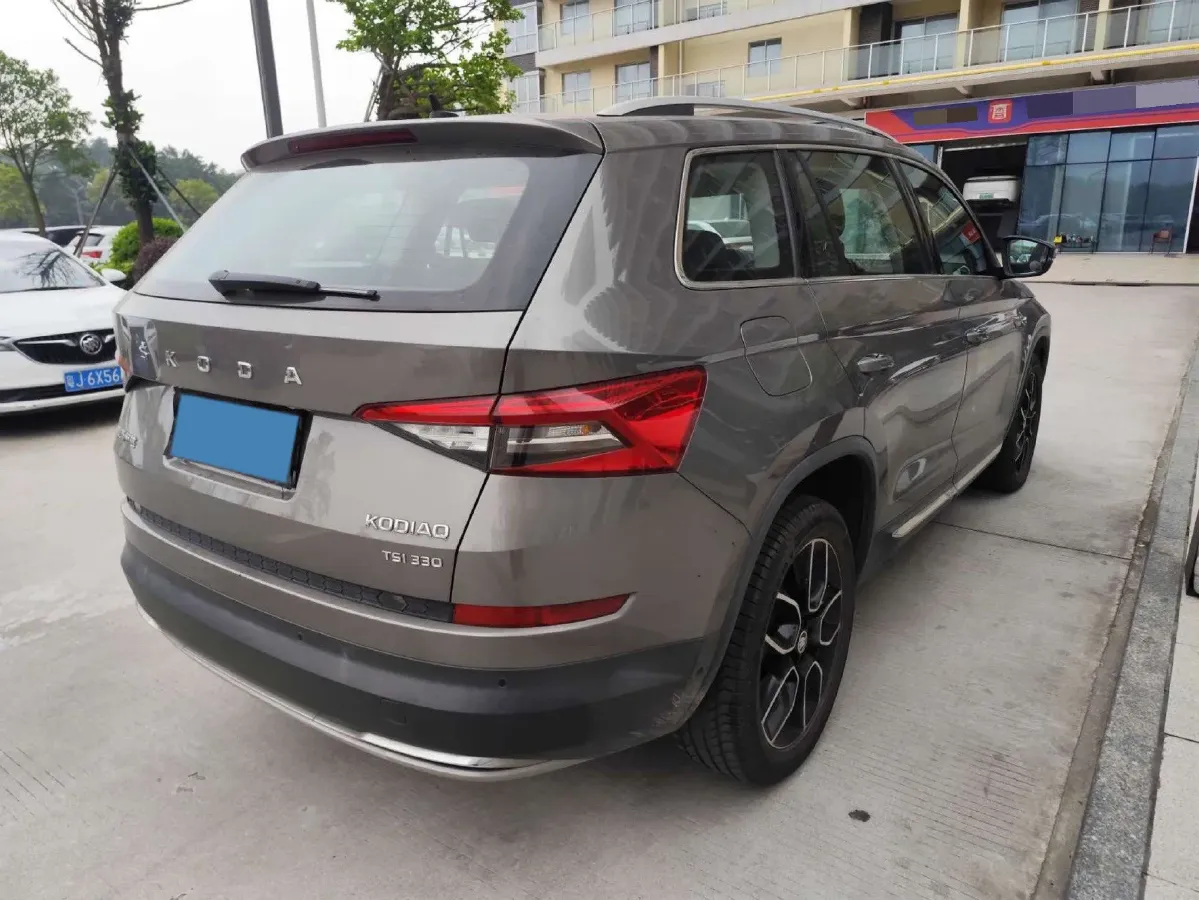 2019 Skoda Superb 2.0T 220HP L4 7DCT,autocango,china used car exporter,china ev exporter,chinese used car exporter,chinese used ev exporter