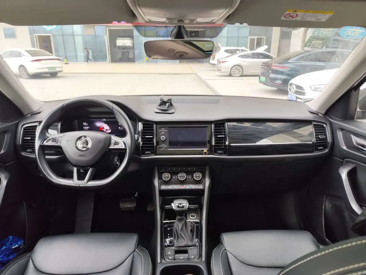 2019 Skoda Superb 2.0T 220HP L4 7DCT,autocango,china used car exporter,china ev exporter,chinese used car exporter,chinese used ev exporter