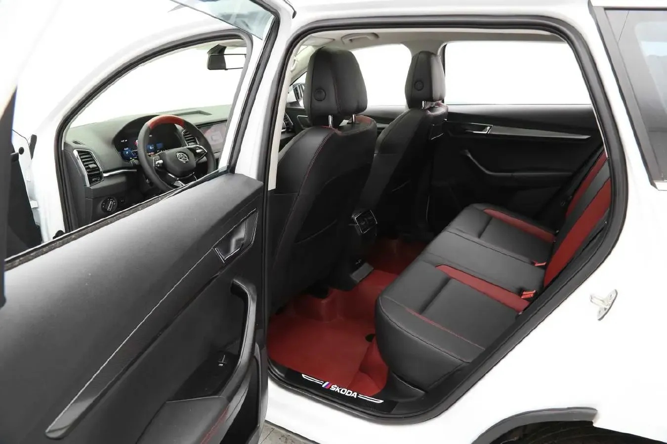 2023 Skoda Karoq 1.4T 150HP L4 7DCT,autocango,china used car exporter,china ev exporter,chinese used car exporter,chinese used ev exporter