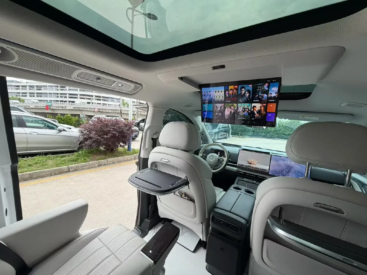 2025 Voyah Dream 1.5T 150HP L4 PHEV 41.7KWH,autocango,china used car exporter,china ev exporter,chinese used car exporter,chinese used ev exporter