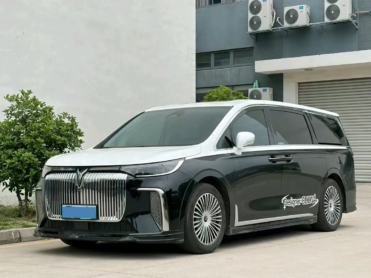2025 Voyah Dream 1.5T 150HP L4 PHEV 41.7KWH,autocango,china used car exporter,china ev exporter,chinese used car exporter,chinese used ev exporter