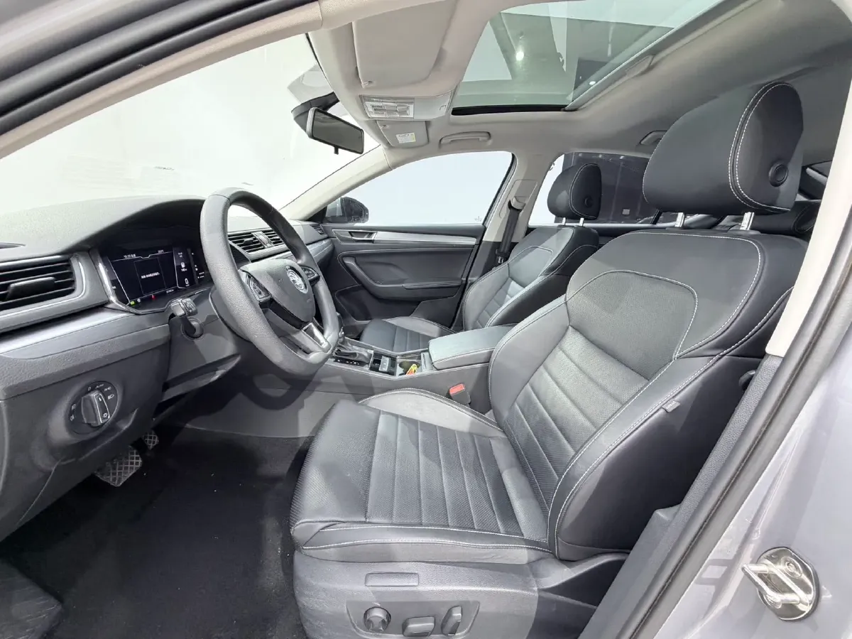 2022 Skoda Superb 1.4T 150HP L4 7DCT,autocango,china used car exporter,china ev exporter,chinese used car exporter,chinese used ev exporter