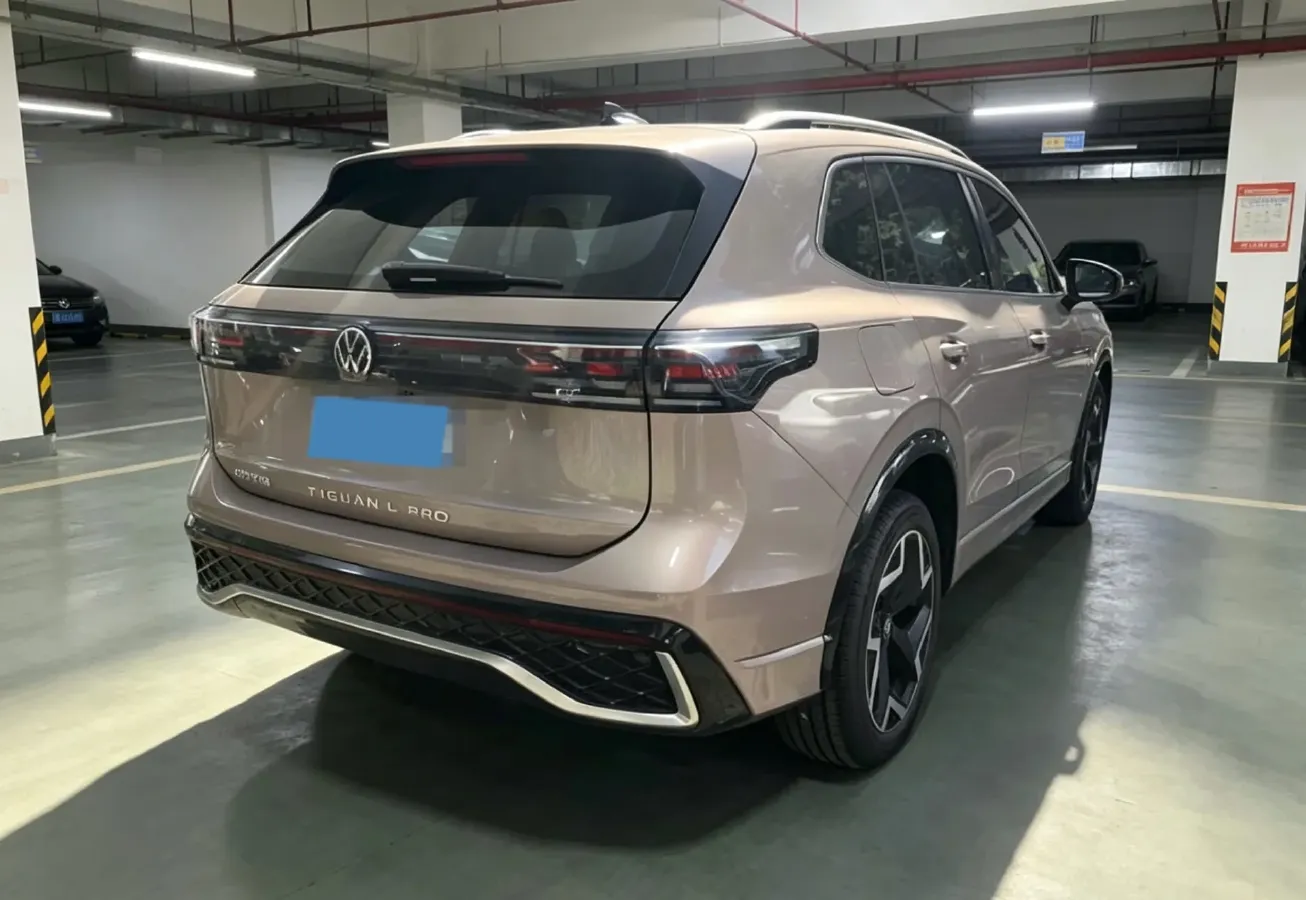 2024 Volkswagen Tiguan L 2.0T 186HP L4 7DCT,autocango,china used car exporter,china ev exporter,chinese used car exporter,chinese used ev exporter