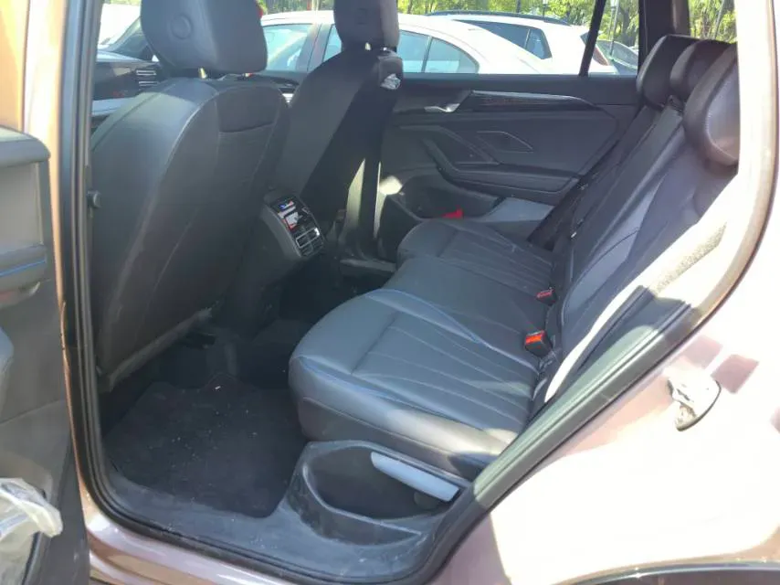 2024 Volkswagen Tiguan L 2.0T 186HP L4 7DCT,autocango,china used car exporter,china ev exporter,chinese used car exporter,chinese used ev exporter
