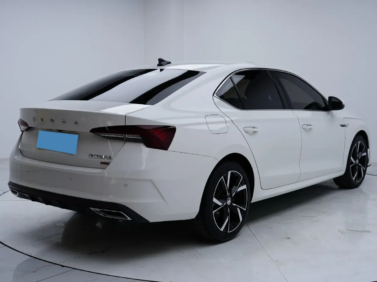 2021 Skoda Octavia 1.4T 150HP L4 7DCT,autocango,china used car exporter,china ev exporter,chinese used car exporter,chinese used ev exporter