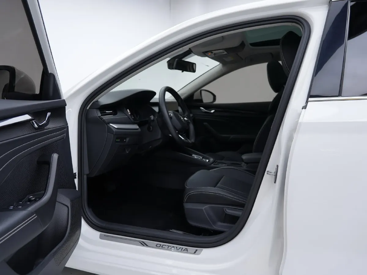 2021 Skoda Octavia 1.4T 150HP L4 7DCT,autocango,china used car exporter,china ev exporter,chinese used car exporter,chinese used ev exporter