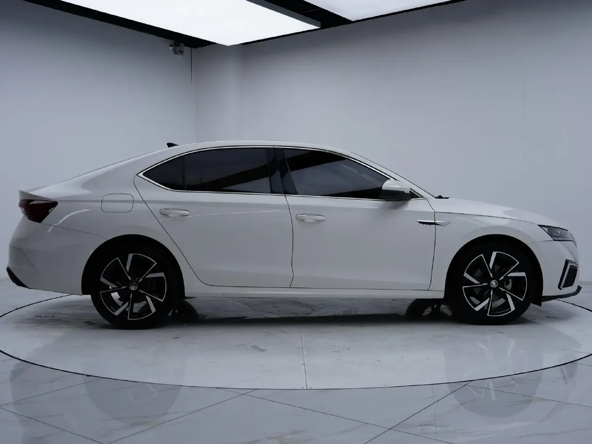2021 Skoda Octavia 1.4T 150HP L4 7DCT,autocango,china used car exporter,china ev exporter,chinese used car exporter,chinese used ev exporter
