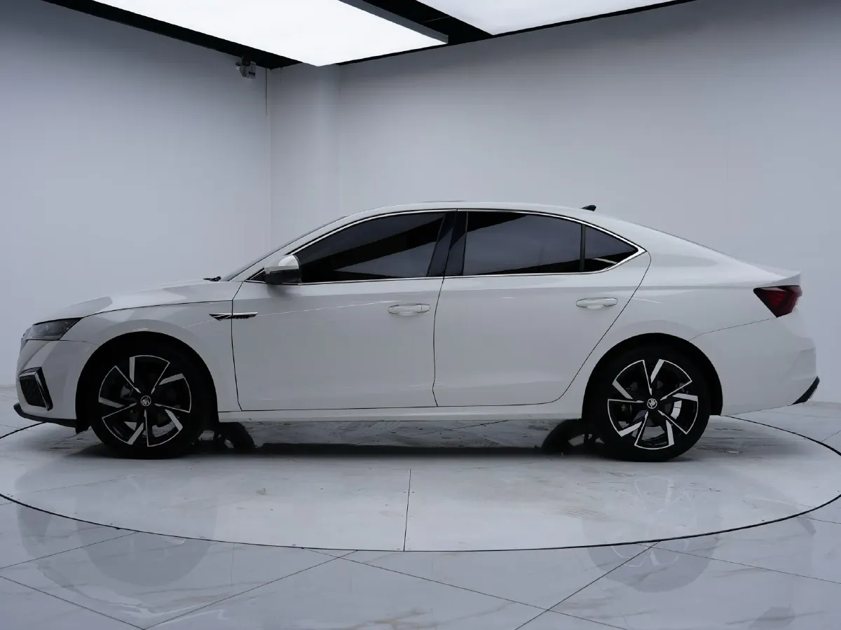 2021 Skoda Octavia 1.4T 150HP L4 7DCT,autocango,china used car exporter,china ev exporter,chinese used car exporter,chinese used ev exporter