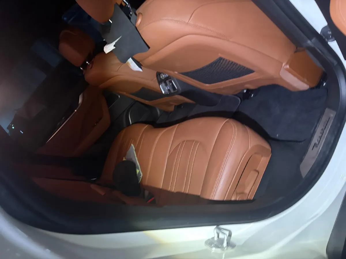 2022 Maserati Levante 2.0T 330HP L4 8AT,autocango,china used car exporter,china ev exporter,chinese used car exporter,chinese used ev exporter