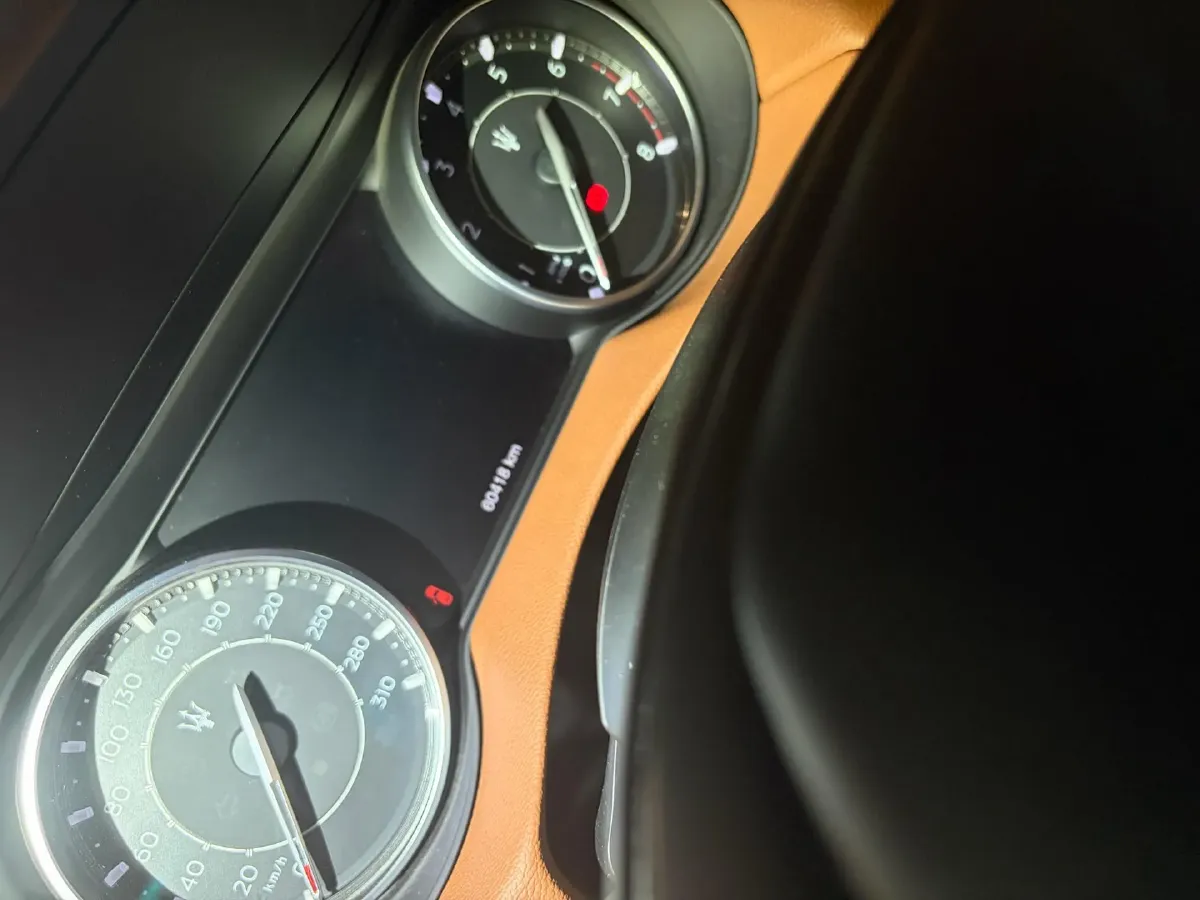 2022 Maserati Levante 2.0T 330HP L4 8AT,autocango,china used car exporter,china ev exporter,chinese used car exporter,chinese used ev exporter