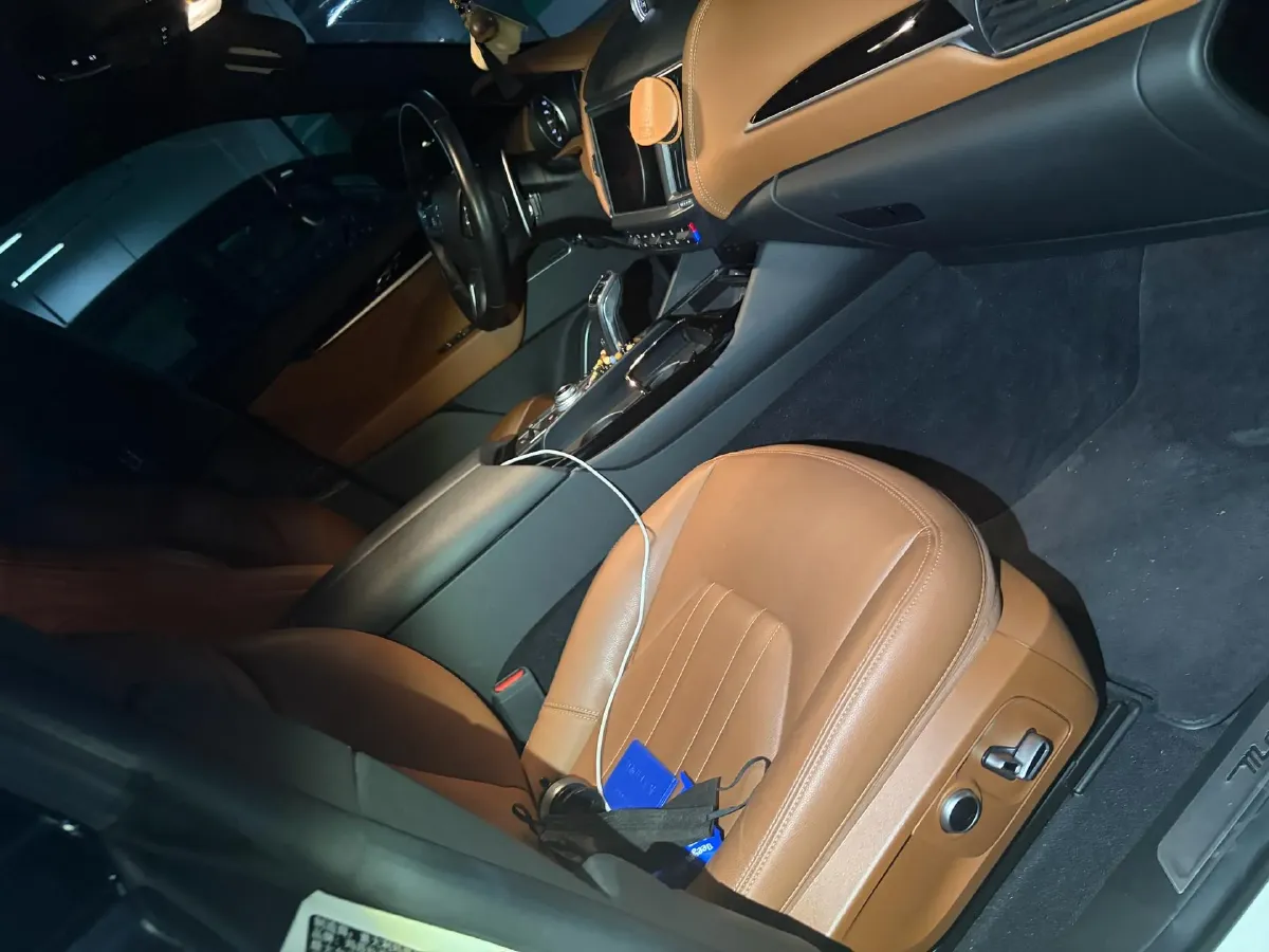 2022 Maserati Levante 2.0T 330HP L4 8AT,autocango,china used car exporter,china ev exporter,chinese used car exporter,chinese used ev exporter