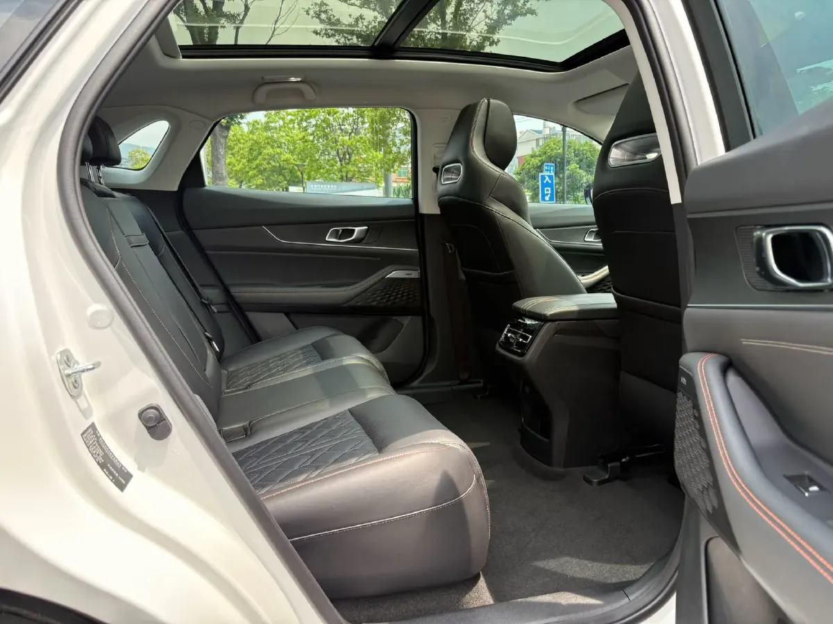 2021 ChangAn UNI-K 2.0T 233HP L4 8AT,autocango,china used car exporter,china ev exporter,chinese used car exporter,chinese used ev exporter
