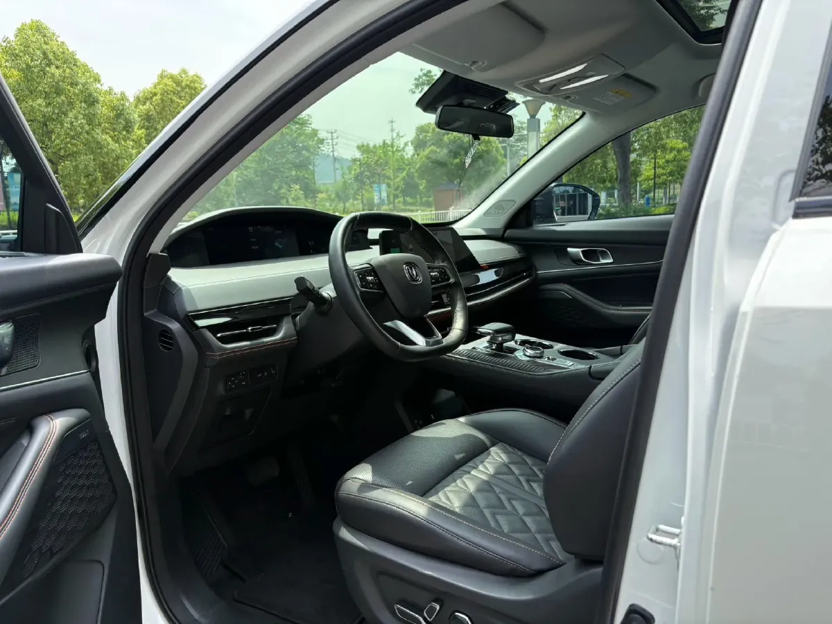 2021 ChangAn UNI-K 2.0T 233HP L4 8AT,autocango,china used car exporter,china ev exporter,chinese used car exporter,chinese used ev exporter